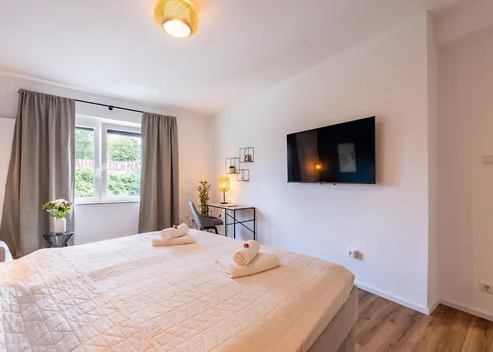 Super Zentral I Frisch Renoviert Lejlighed *